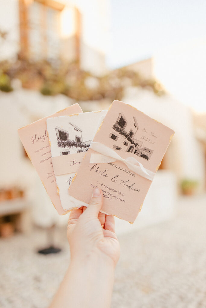 Papeterieset auf handgeschöpftem Papier mit Illustration einer mallorkinischen Finka