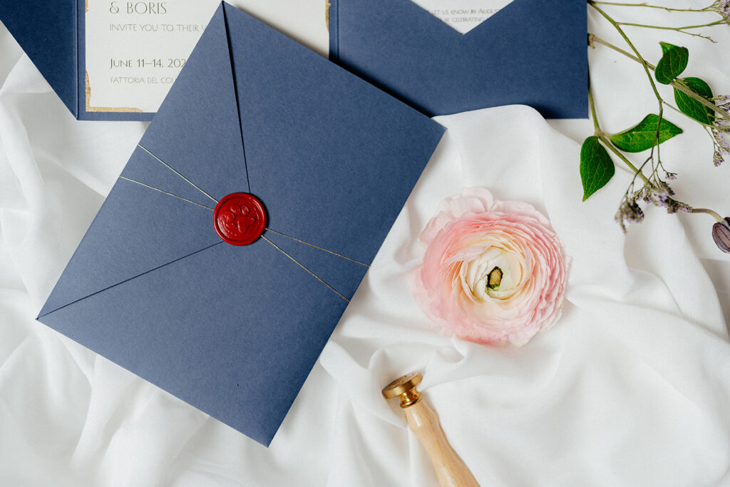 Hochzeitseinladung mit individuellem Hochzeitslogo